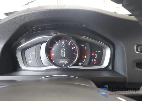 2018 Volvo V60 Cross Country T5 z USA, uszkodzony, nr VIN YV440MWK7J2054707